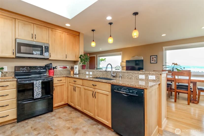Property photo for 953 S Mountain View Avenue, Tacoma photo 13