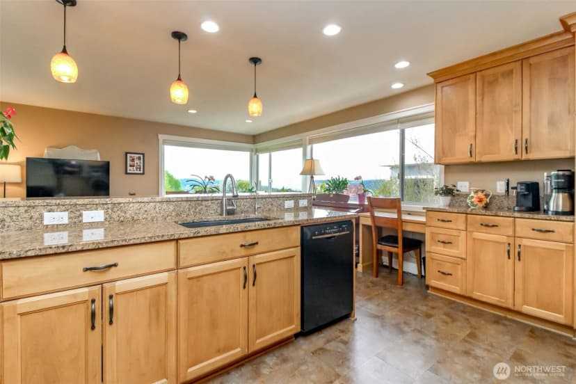 Property photo for 953 S Mountain View Avenue, Tacoma photo 12