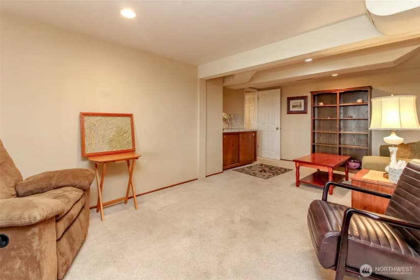 Property photo for 953 S Mountain View Avenue, Tacoma photo 32