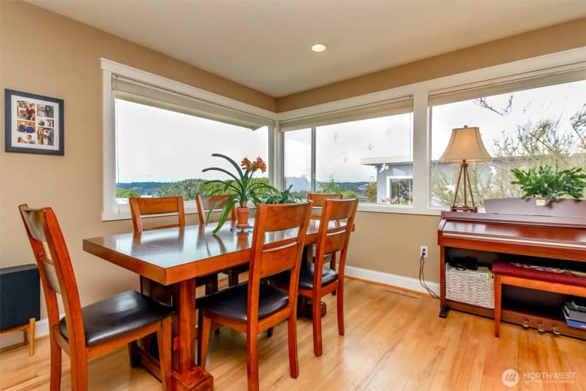 Property photo for 953 S Mountain View Avenue, Tacoma photo 18