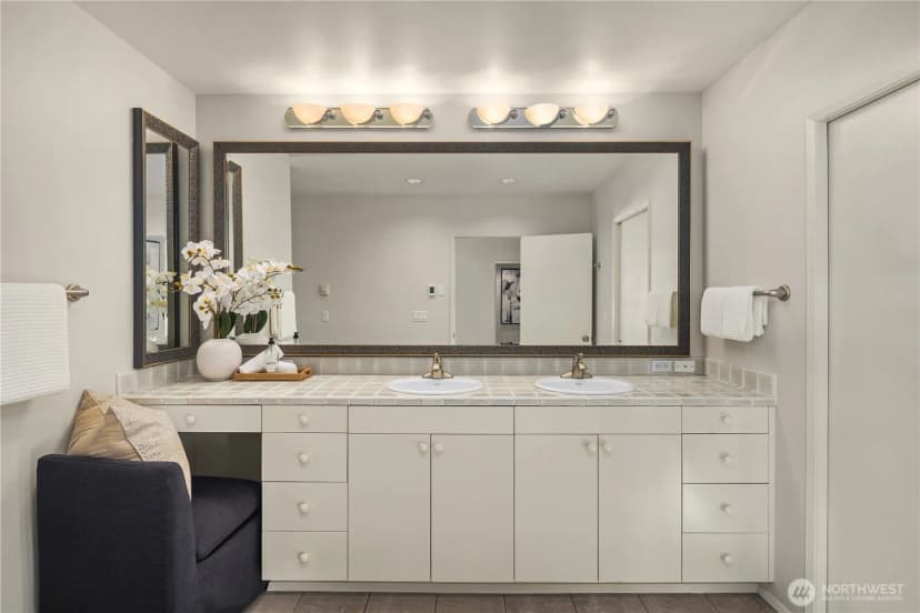 Property photo for 9903 Lake Washington Boulevard Ne #201, Bellevue photo 19