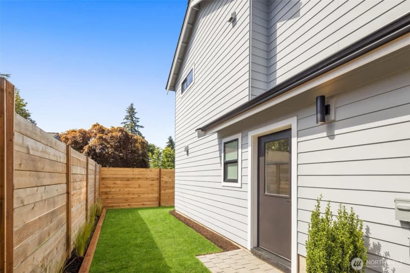 Property photo for 8109 34th Avenue Sw #b, Seattle photo 30
