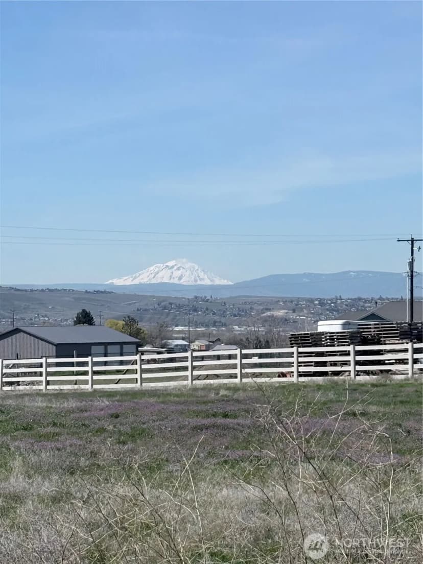 Property photo for 341 Wilson Road, Selah photo 11