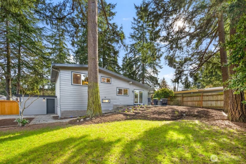Property photo for 14240 Lake Hills Boulevard, Bellevue photo 33