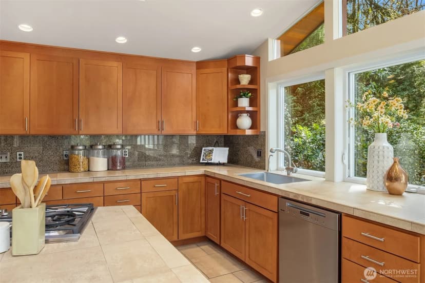 Property photo for 25137 Se Mirrormont Place, Issaquah photo 10