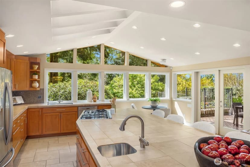 Property photo for 25137 Se Mirrormont Place, Issaquah photo 11