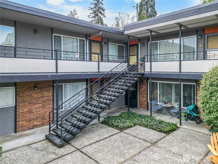 Property photo for 11521 26th Avenue Ne, Seattle photo 7