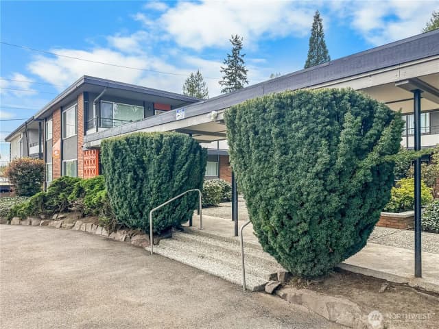 Property photo for 11521 26th Avenue Ne, Seattle photo 4