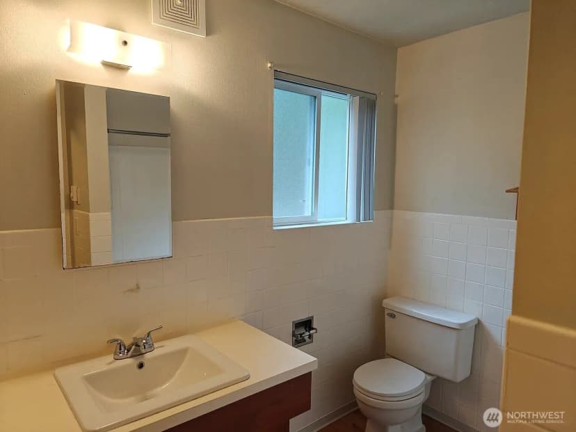 Property photo for 11521 26th Avenue Ne, Seattle photo 12