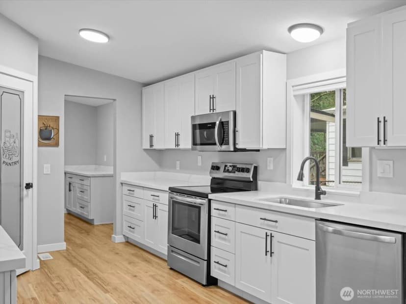 Property photo for 20500 Se 32nd Drive, Bothell photo 8