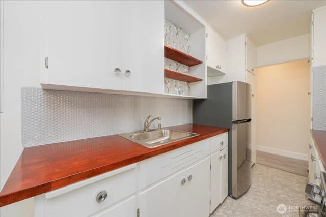 Property photo for 7 Harrison Street #20, Seattle photo 4