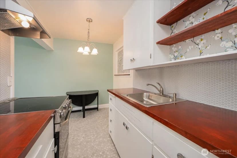 Property photo for 7 Harrison Street #20, Seattle photo 3