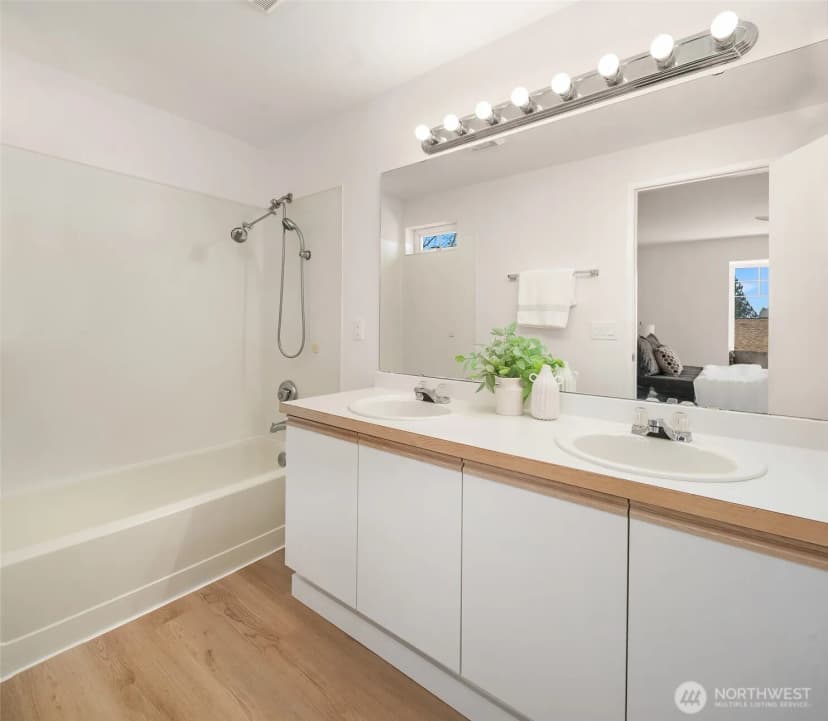 Property photo for 5505 S 236th Place, Kent photo 13