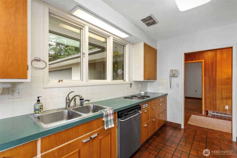 Property photo for 9428 Tracyton Boulevard Nw, Bremerton photo 10