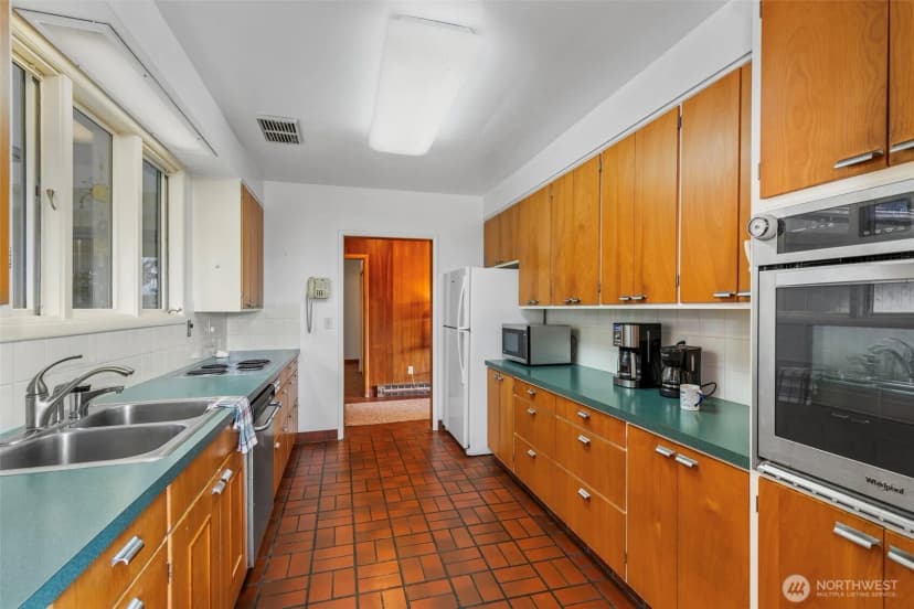 Property photo for 9428 Tracyton Boulevard Nw, Bremerton photo 11