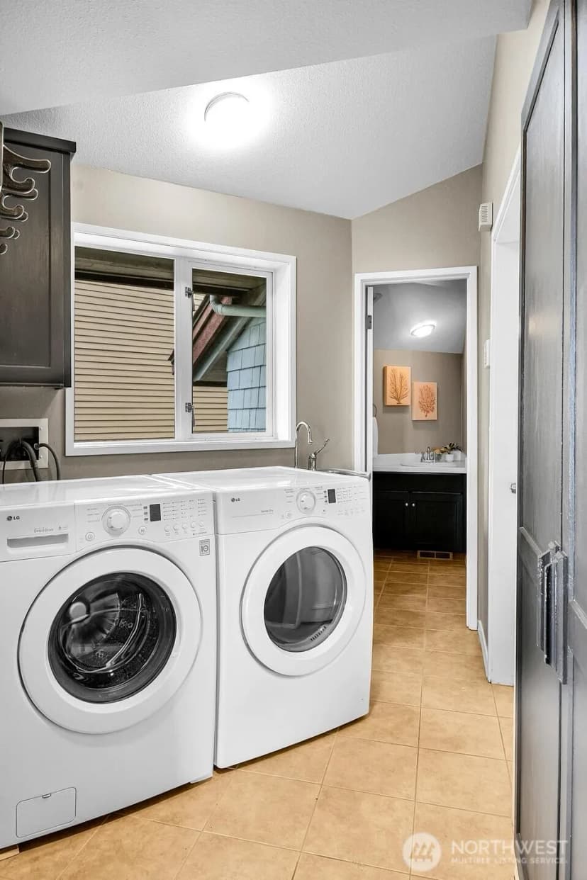 Property photo for 13542 40th Avenue Ne, Seattle photo 26