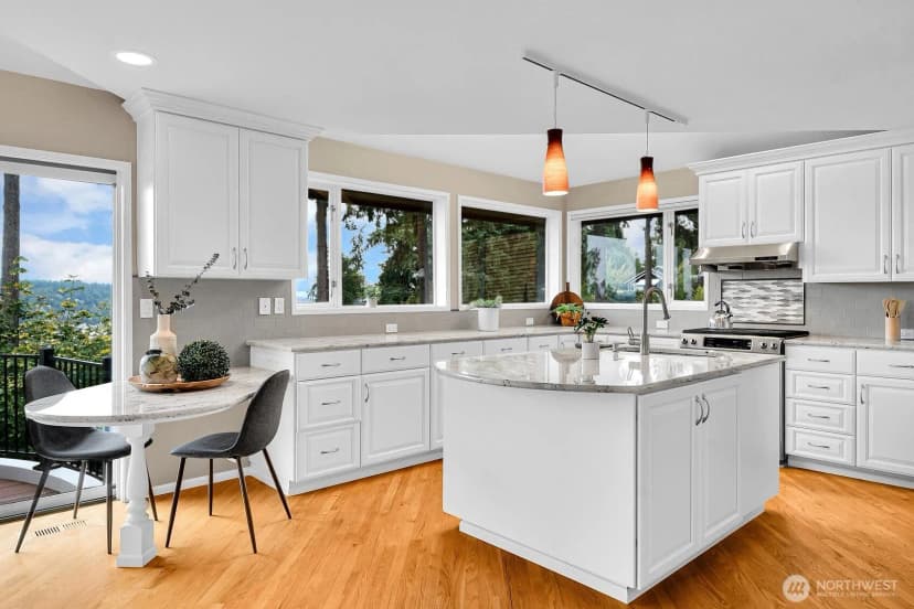 Property photo for 13542 40th Avenue Ne, Seattle photo 14