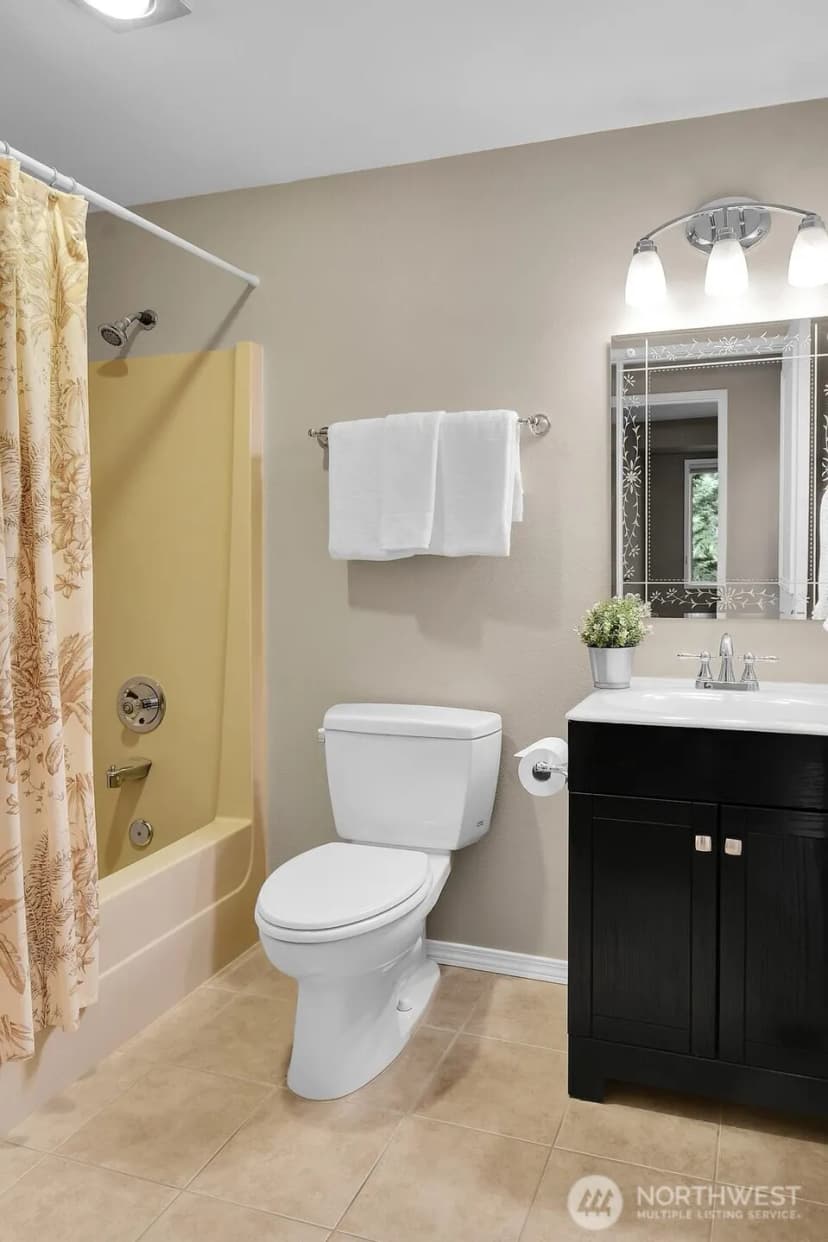 Property photo for 13542 40th Avenue Ne, Seattle photo 33