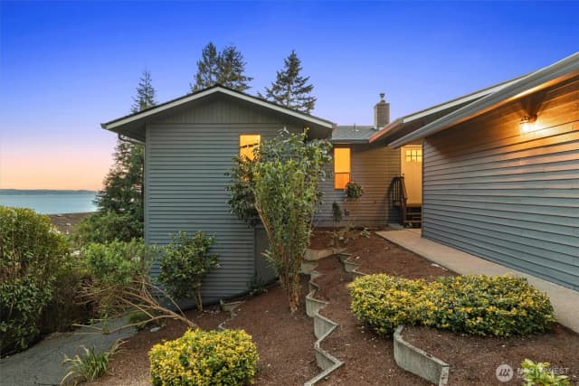 Property photo for 115 S 214th Street, Normandy Park photo 3