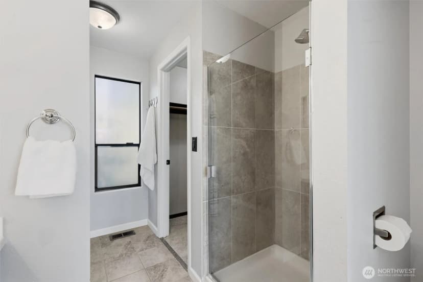 Property photo for 115 S 214th Street, Normandy Park photo 18