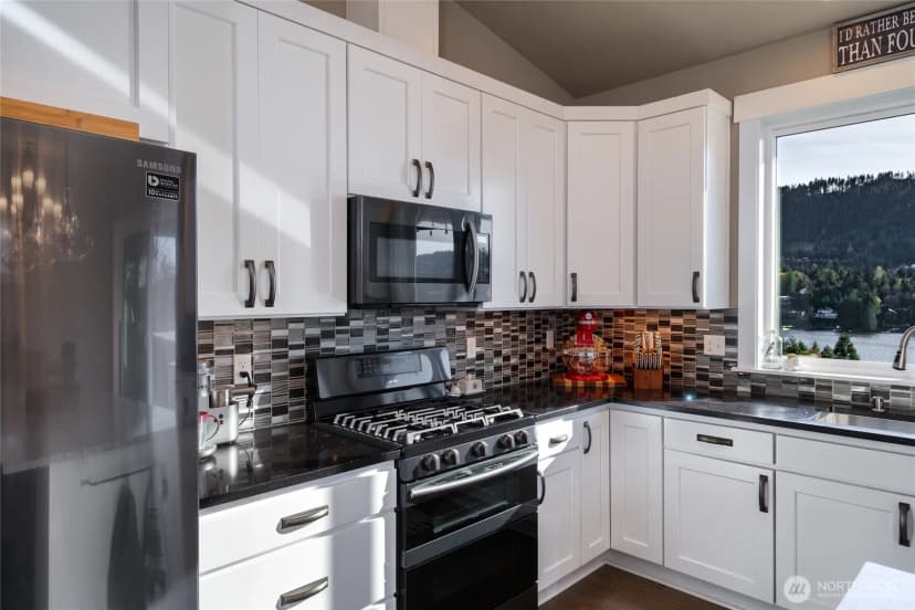 Property photo for 18180 Freedom Lane, Mount Vernon photo 10