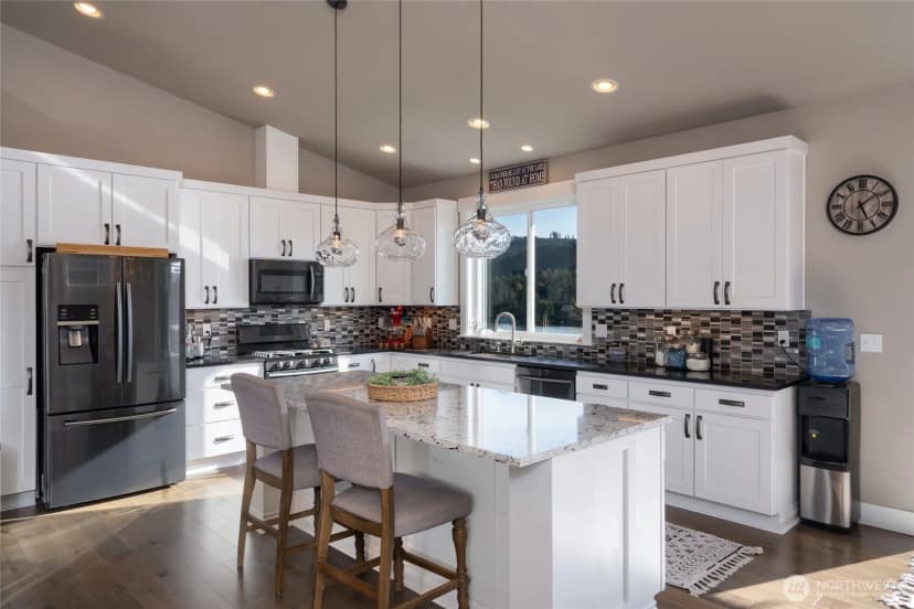 Property photo for 18180 Freedom Lane, Mount Vernon photo 9