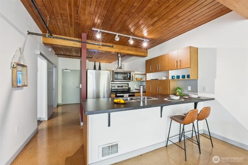 Property photo for 401 9th Avenue N #201, Seattle photo 6