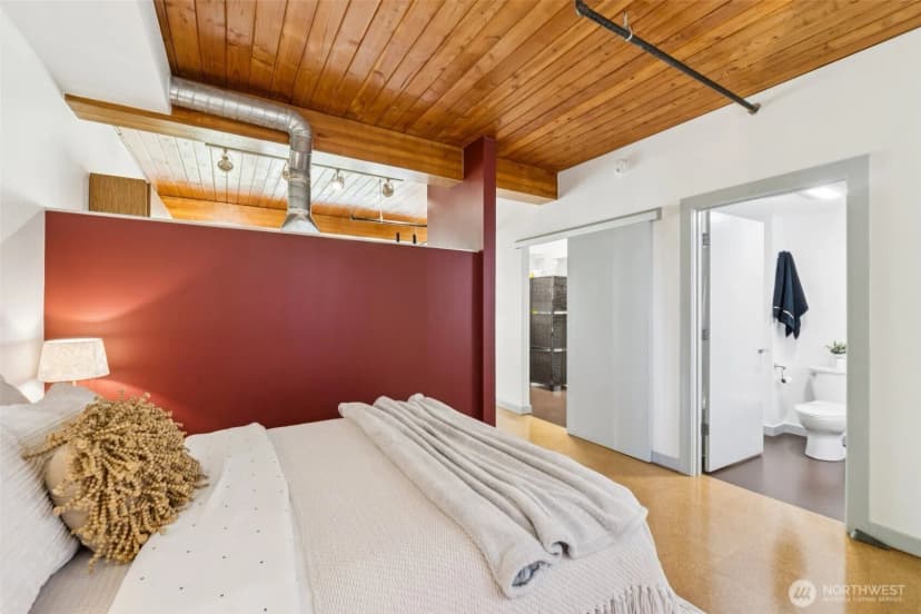 Property photo for 401 9th Avenue N #201, Seattle photo 12
