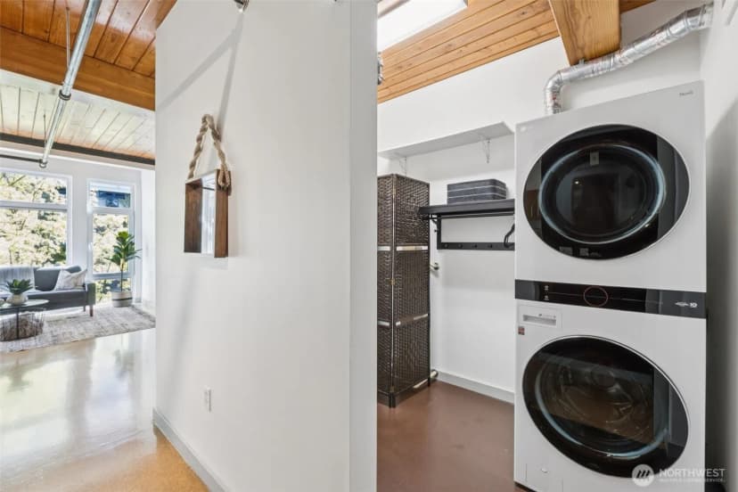 Property photo for 401 9th Avenue N #201, Seattle photo 14