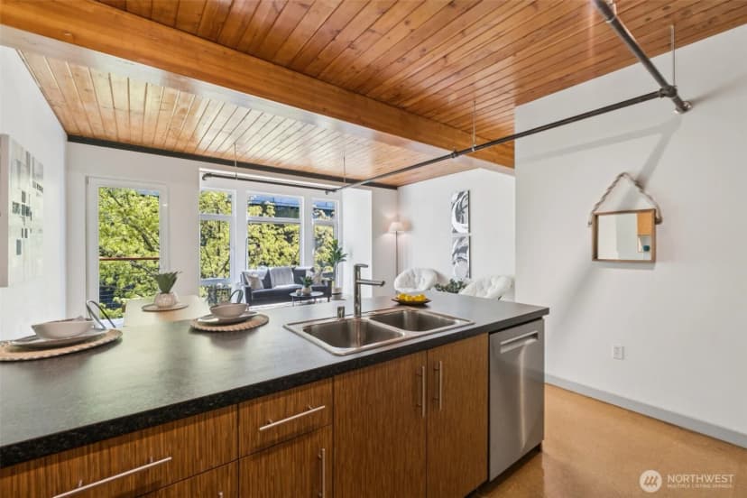 Property photo for 401 9th Avenue N #201, Seattle photo 8