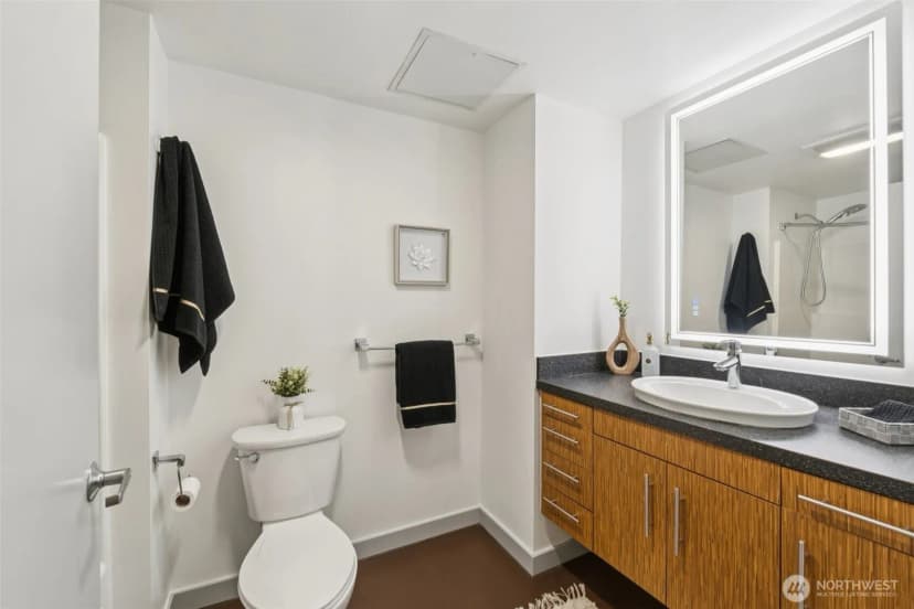 Property photo for 401 9th Avenue N #201, Seattle photo 13