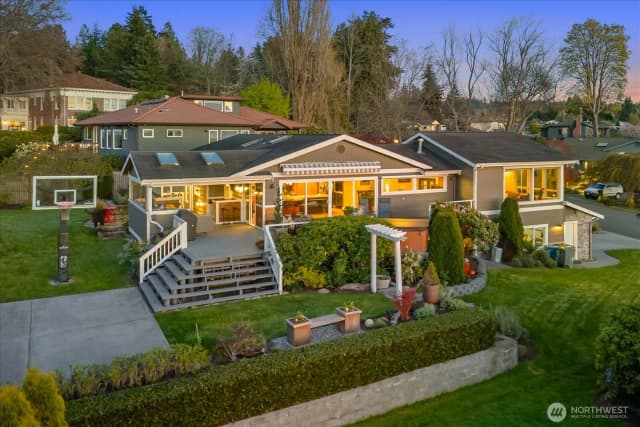 Property photo for 831 Northstream Lane, Edmonds photo 4