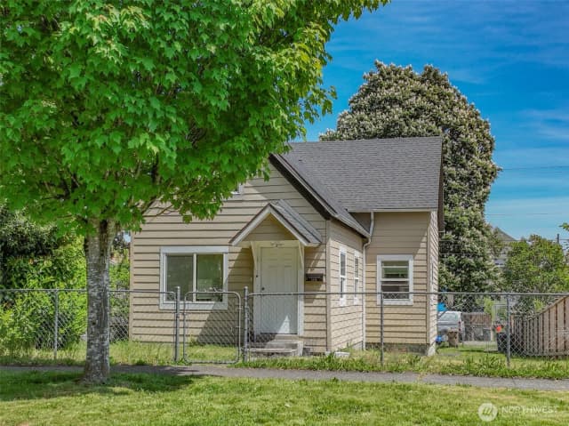 Property photo for 1939 S L Street, Tacoma photo 3