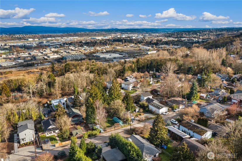Property photo for 7324 7th Place Sw #b, Seattle photo 17
