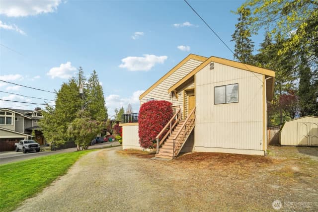 Property photo for 18805 Se 42nd Street, Issaquah photo 3