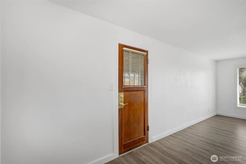 Property photo for 3300 Ne 7th Place, Renton photo 18
