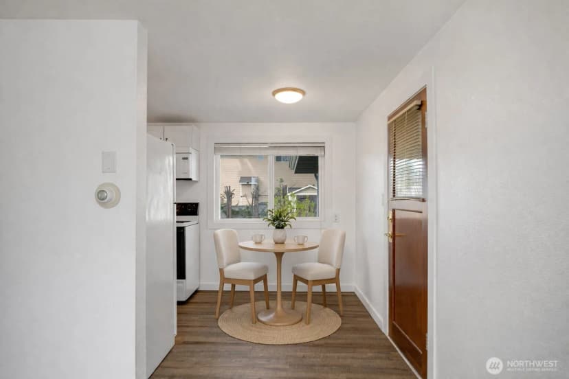 Property photo for 3300 Ne 7th Place, Renton photo 5