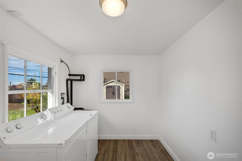 Property photo for 3300 Ne 7th Place, Renton photo 19