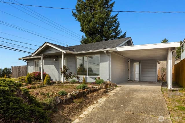 Property photo for 3300 Ne 7th Place, Renton photo 2