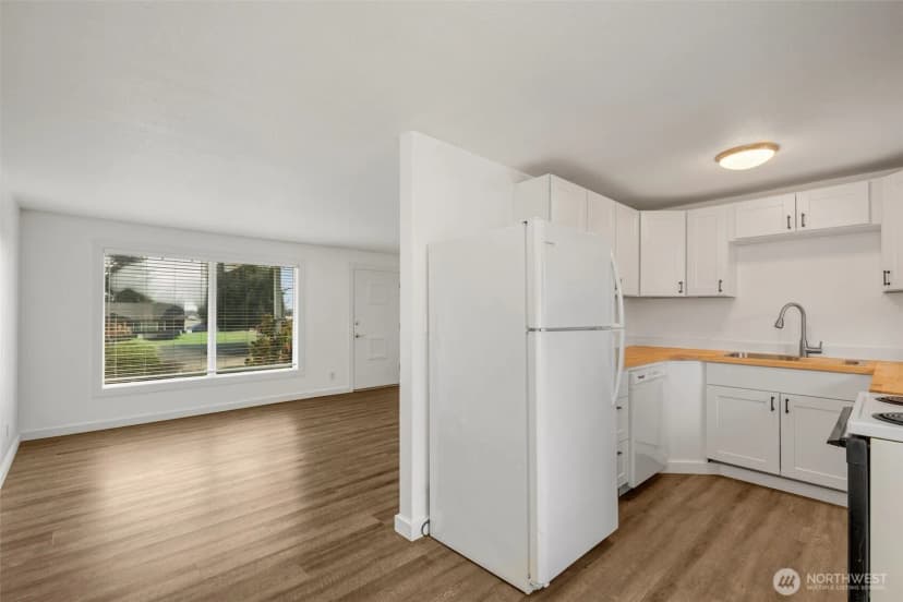Property photo for 3300 Ne 7th Place, Renton photo 13