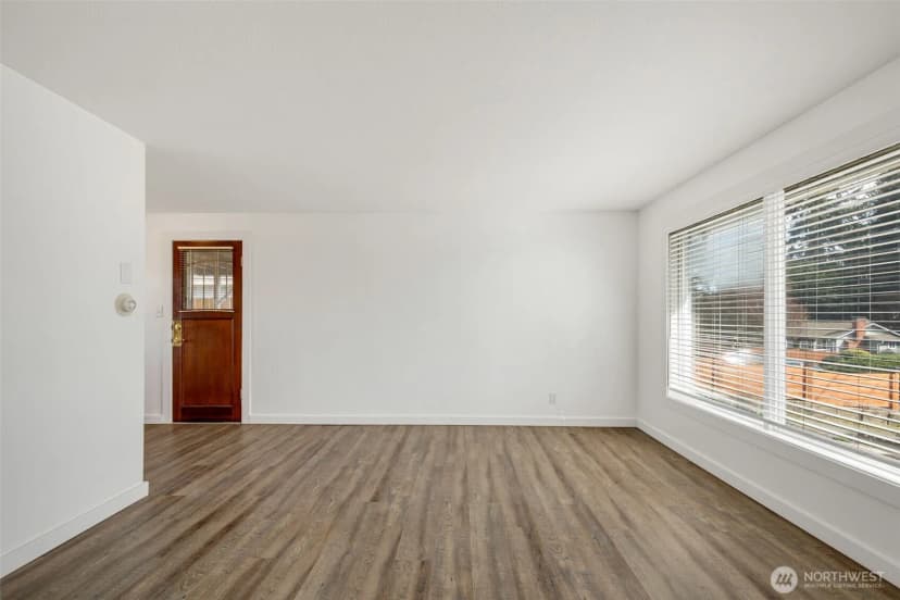 Property photo for 3300 Ne 7th Place, Renton photo 11