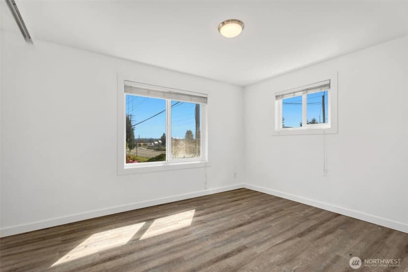 Property photo for 3300 Ne 7th Place, Renton photo 22