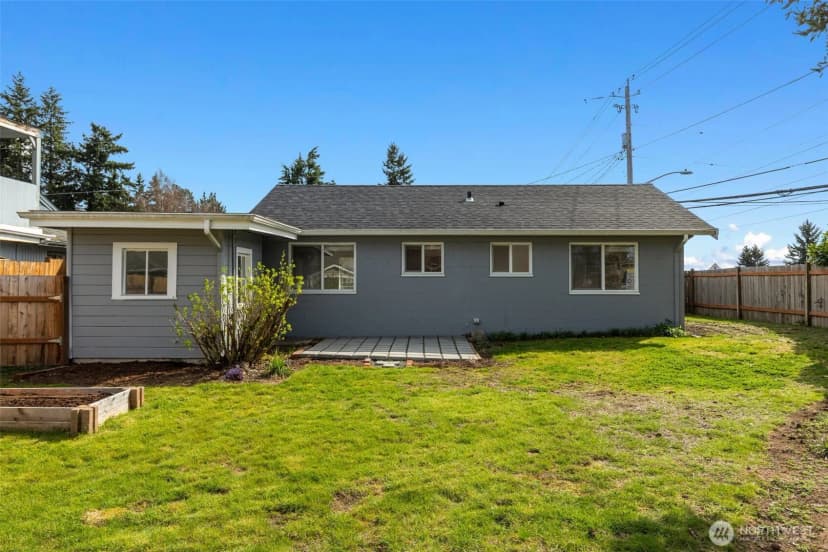 Property photo for 3300 Ne 7th Place, Renton photo 25