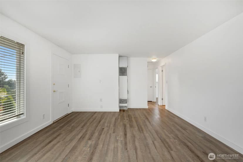 Property photo for 3300 Ne 7th Place, Renton photo 9