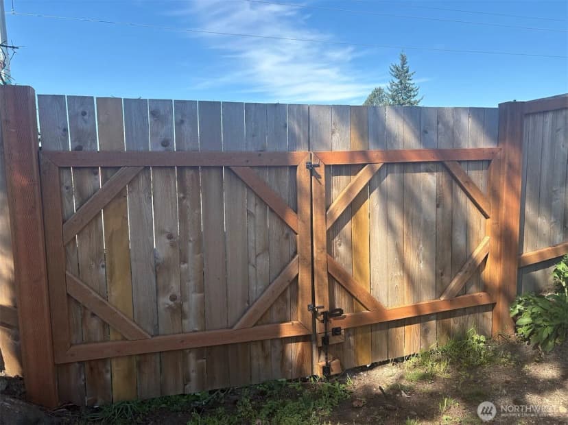 Property photo for 3300 Ne 7th Place, Renton photo 27