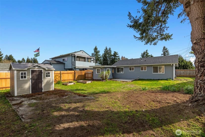 Property photo for 3300 Ne 7th Place, Renton photo 24