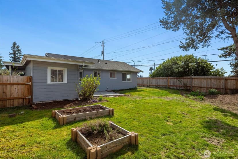 Property photo for 3300 Ne 7th Place, Renton photo 26