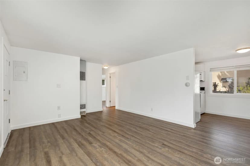 Property photo for 3300 Ne 7th Place, Renton photo 10