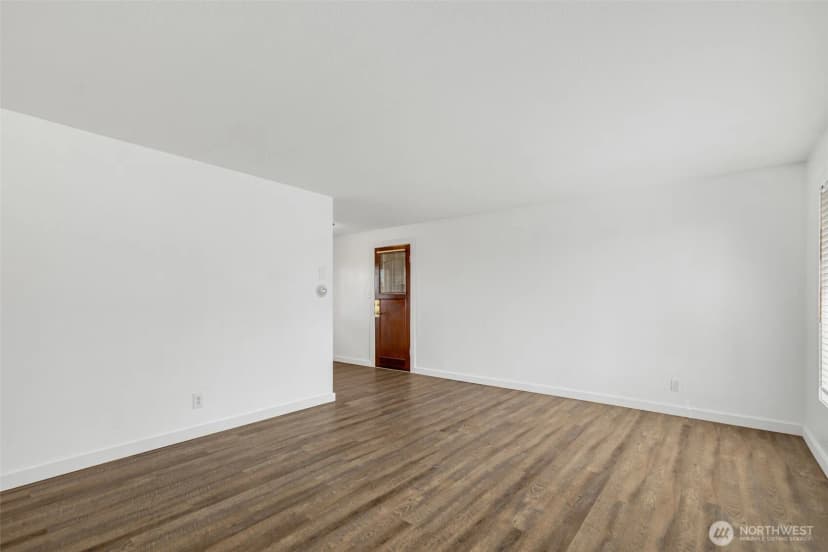 Property photo for 3300 Ne 7th Place, Renton photo 12