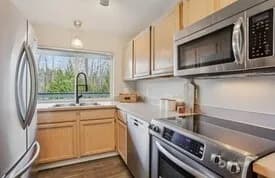 Property photo for 12323 Ne 97th Street #q, Kirkland photo 8